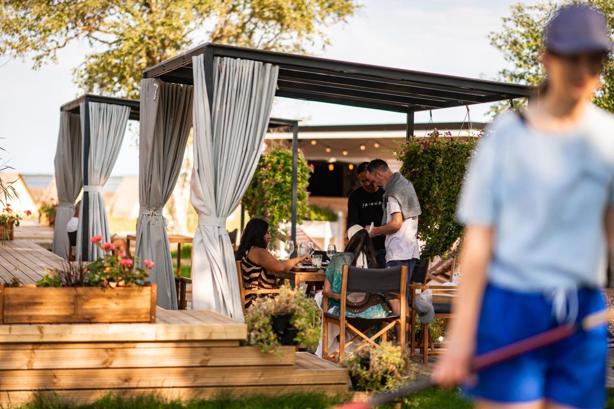 Mia Glamping Hotel Orissaare Bagian luar foto