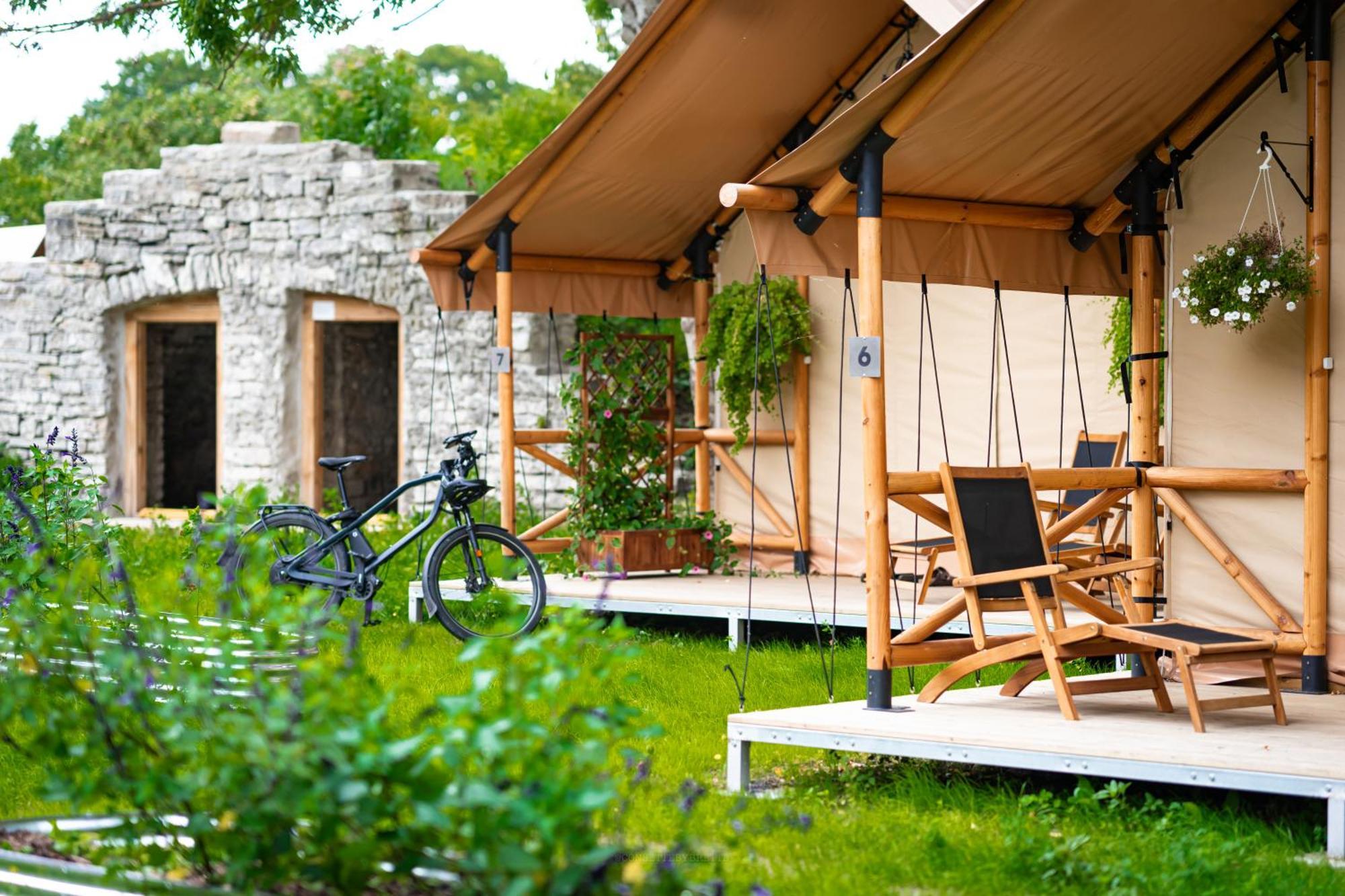 Mia Glamping Hotel Orissaare Bagian luar foto