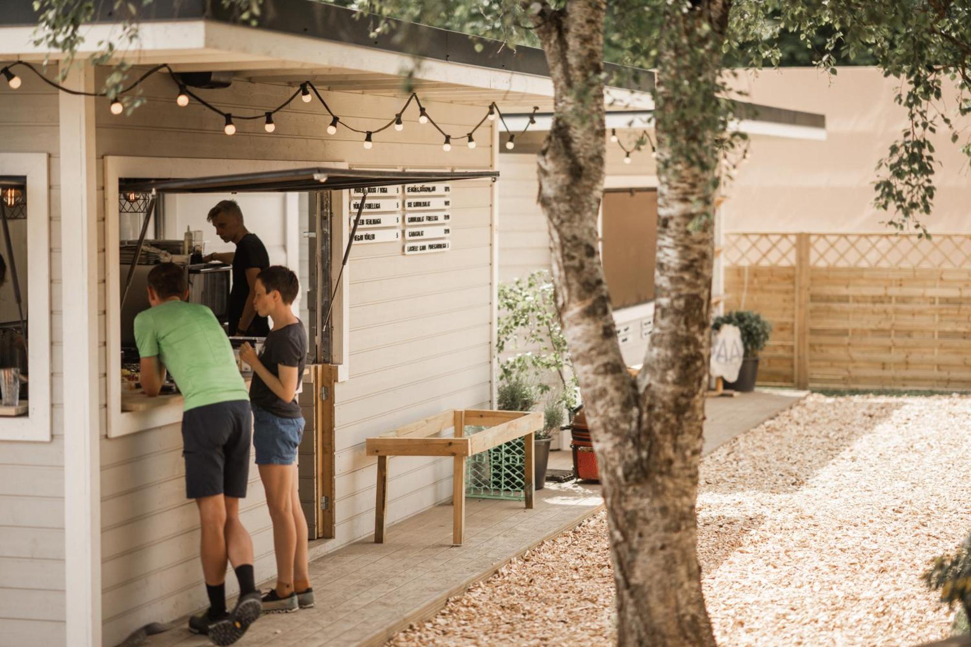 Mia Glamping Hotel Orissaare Bagian luar foto