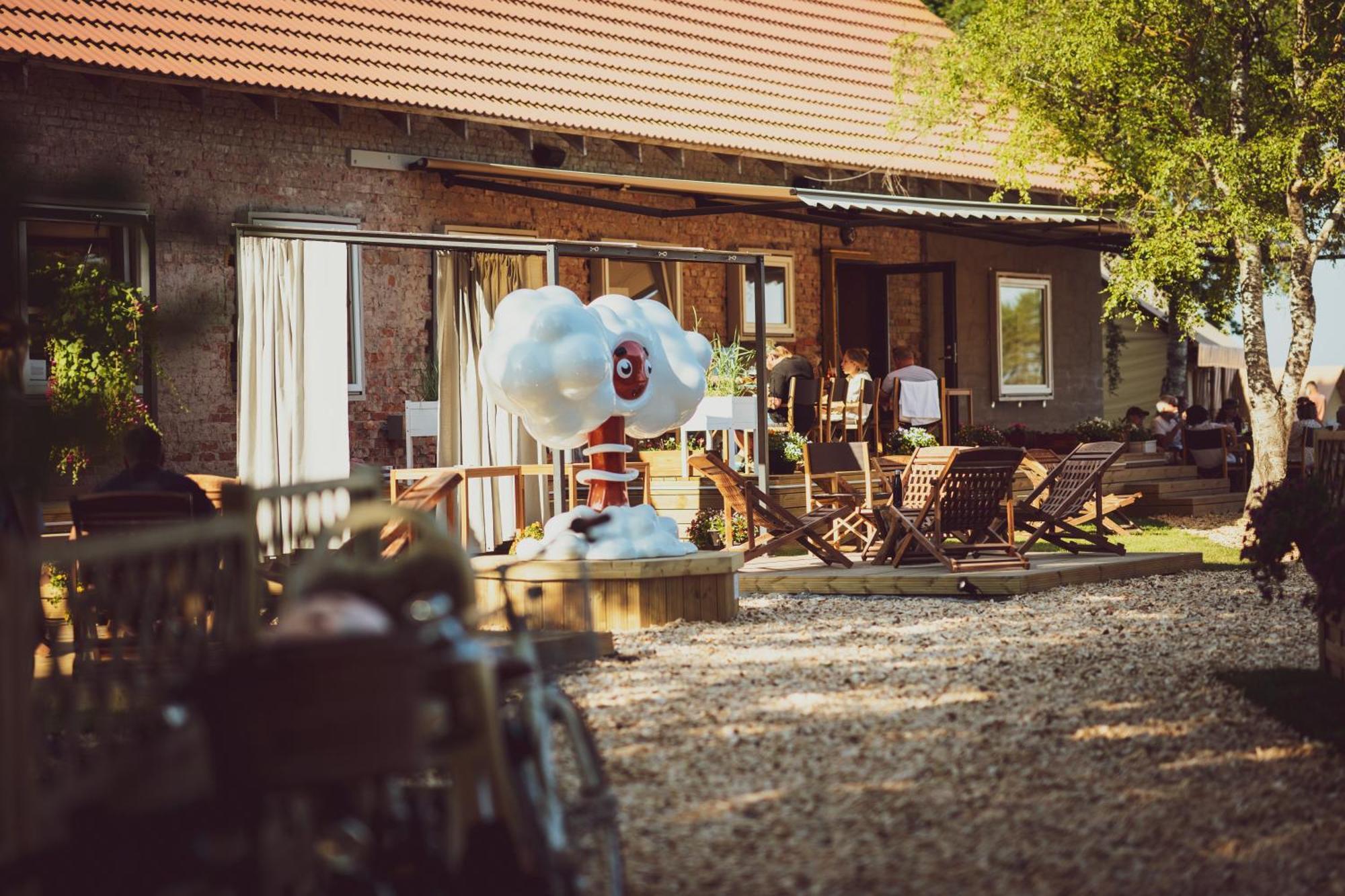 Mia Glamping Hotel Orissaare Bagian luar foto