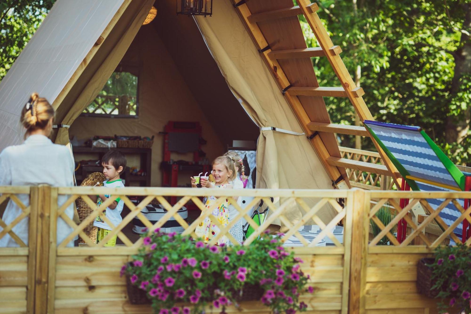 Mia Glamping Hotel Orissaare Bagian luar foto