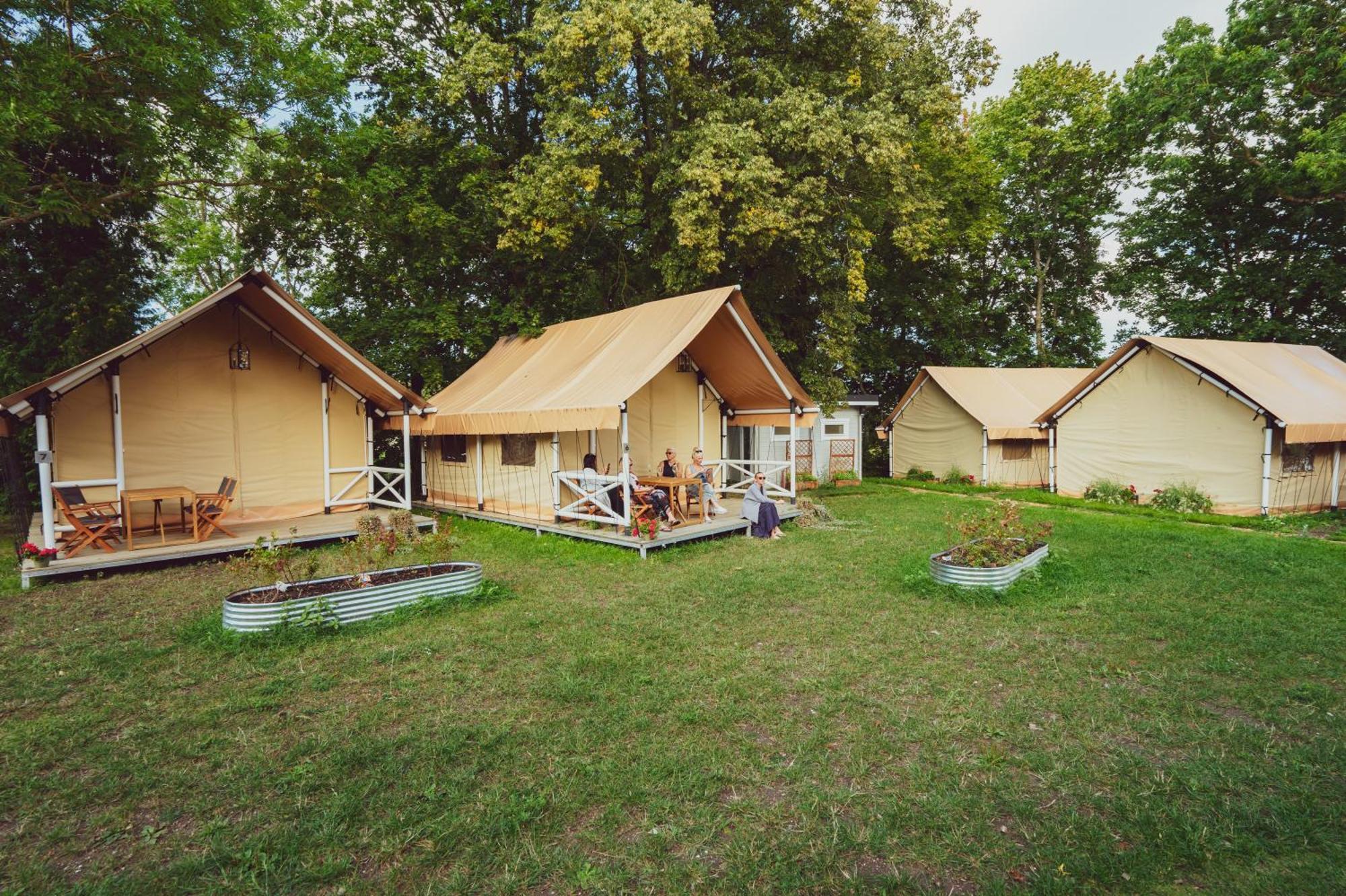 Mia Glamping Hotel Orissaare Bagian luar foto