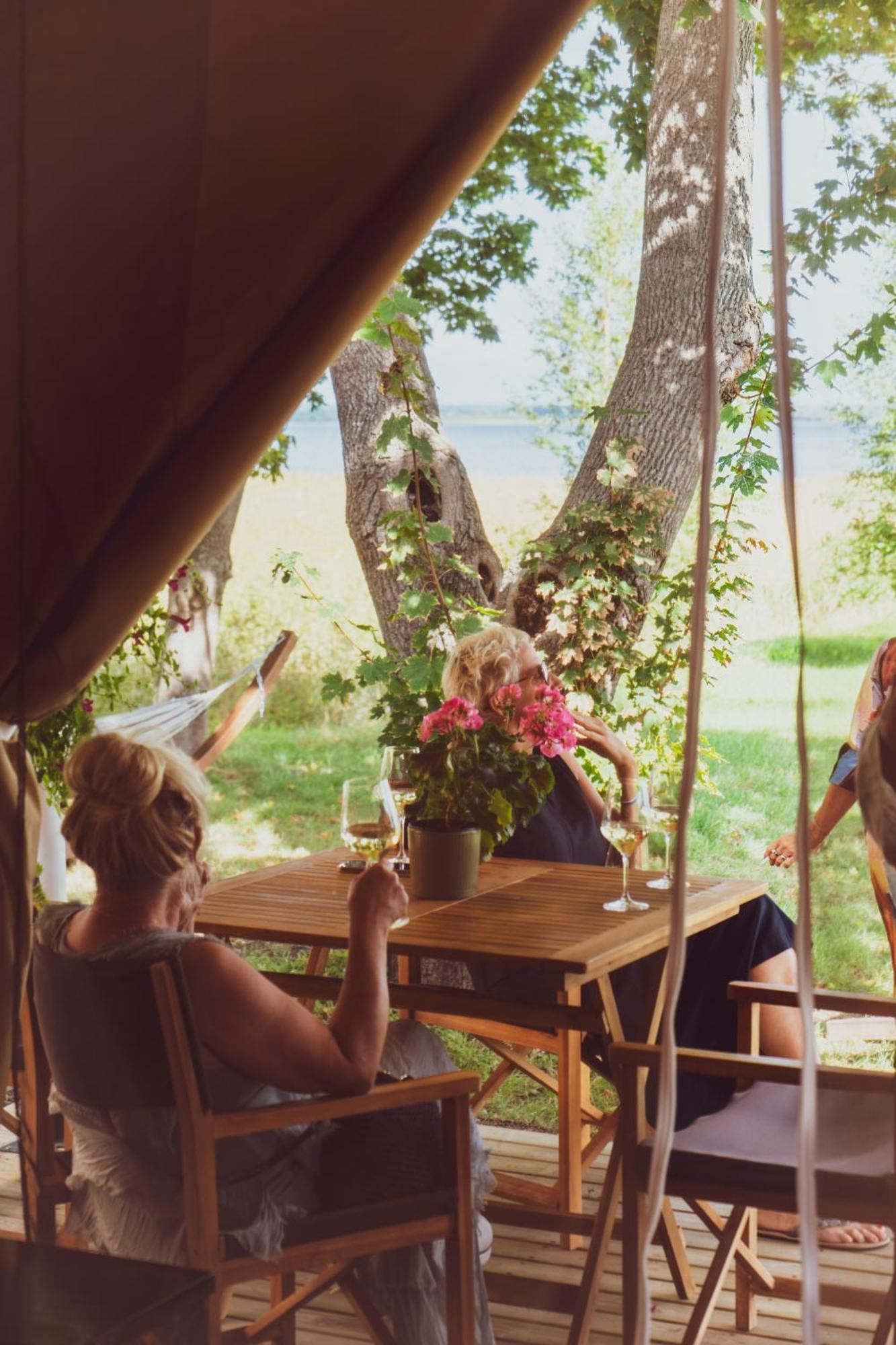 Mia Glamping Hotel Orissaare Bagian luar foto